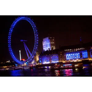 London Thames Evening Cruise with Bubbly and Canapés for Two Image 1