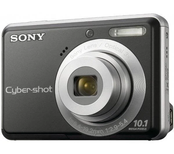 Sony Cyber-shot S930 Digital Camera. 10.1 Megapixel. 3 x optical zoom. 2.4 Inch LCD Screen - Black Image 1