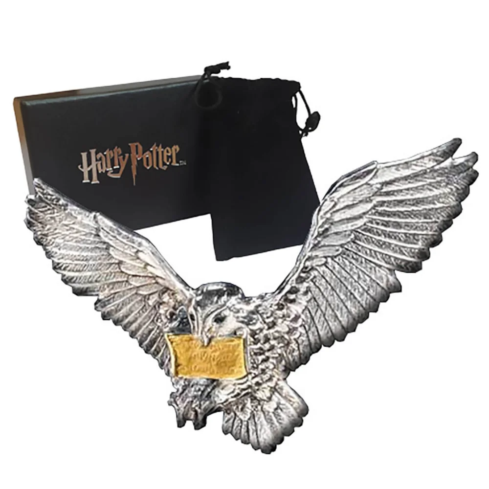 Harry Potter The Flying Hedwig Brooch Image 1