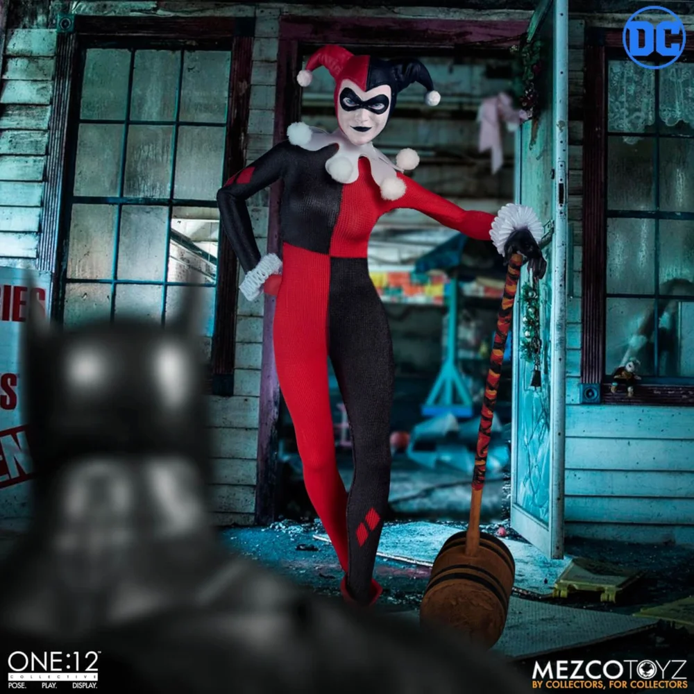 Mezco Harley Quinn Deluxe One:12 Action Figure Image 1