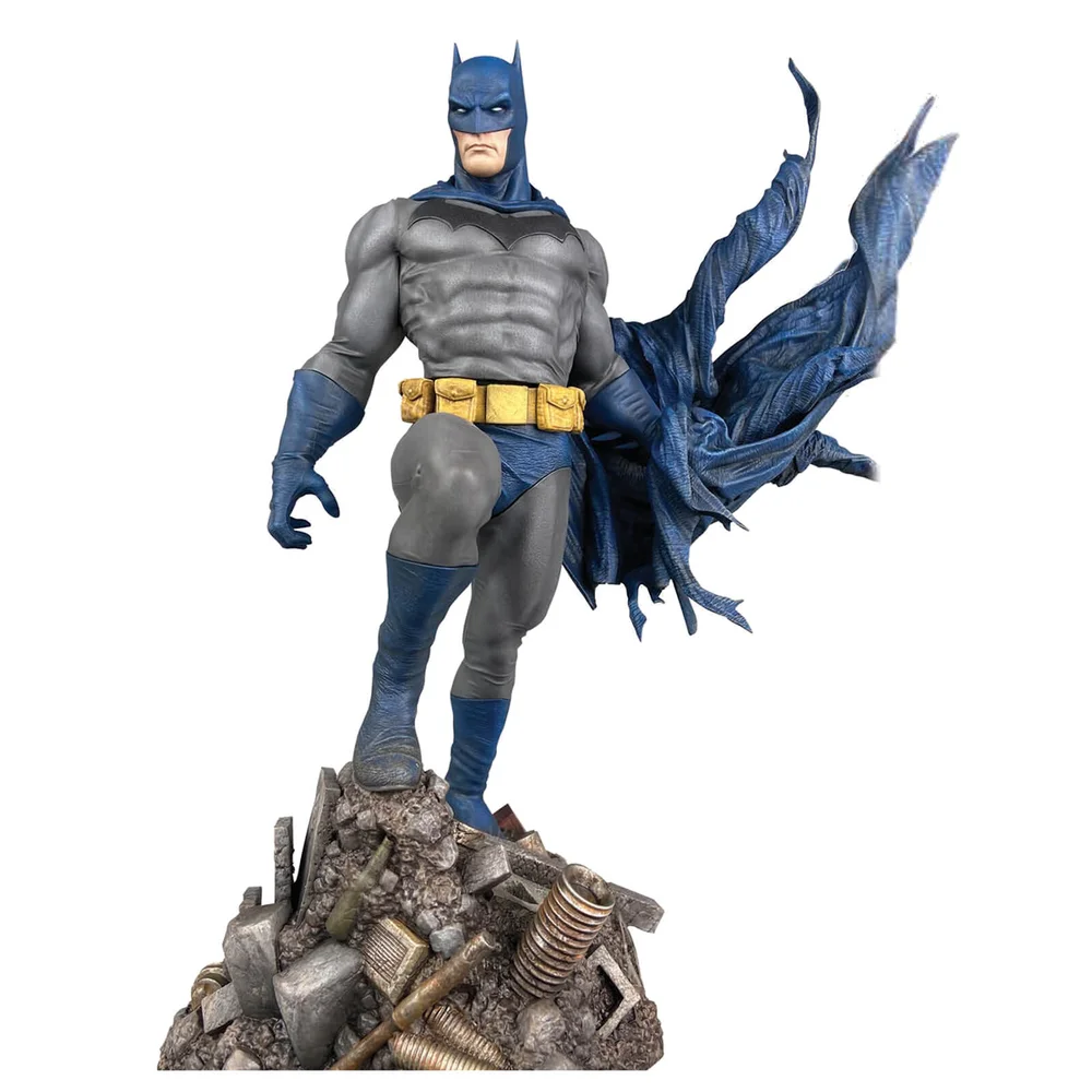 Diamond Select DC Gallery PVC Figure - Batman Defiant Image 1