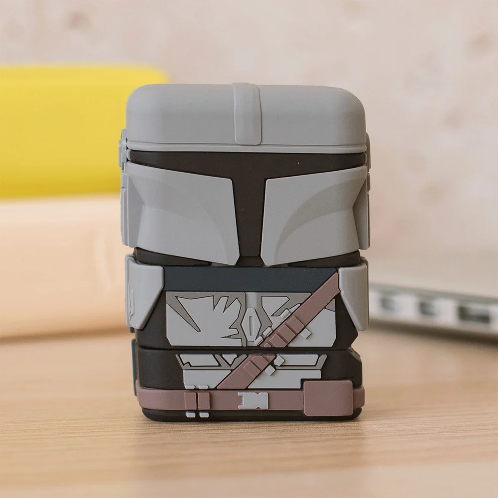 The Mandalorian Retractable Cable Image 1