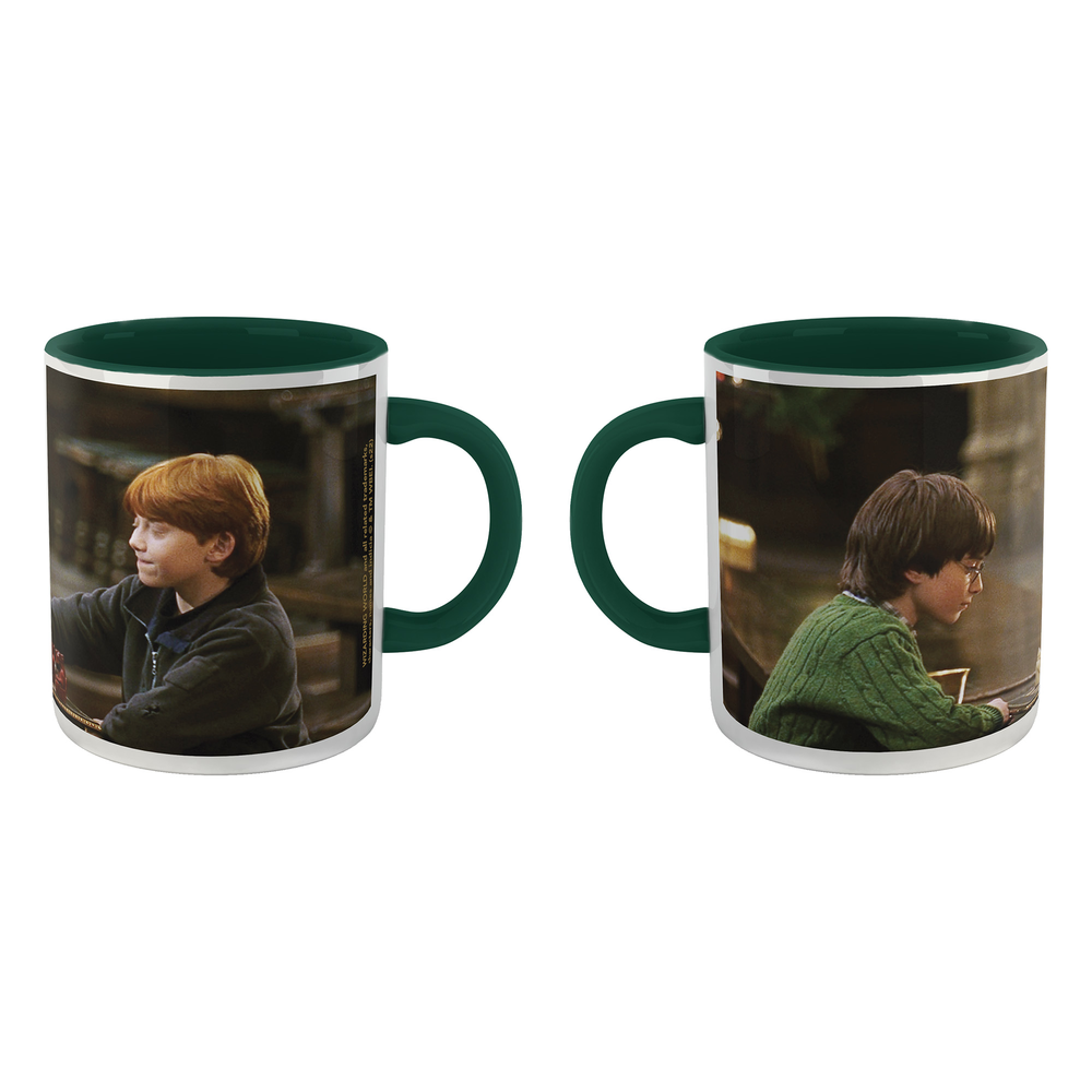Harry Potter Harry And Ron - Playing Chess Mug - Green Image 1