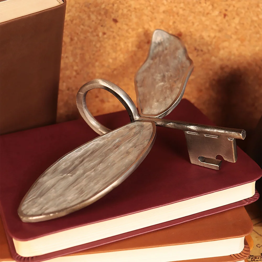 DUST! Harry Potter Flying Key Limited Edition Prop Replica - Zavvi Exclusive! Image 1