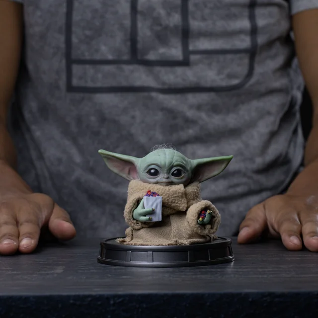 Iron Studios Star Wars Mandalorian and Grogu Movie Grogu Popcorn Time Legacy Replica 1/4 Statue