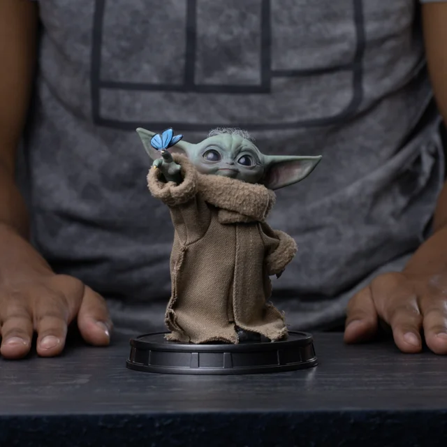 Iron Studios Star Wars Mandalorian and Grogu Movie Grogu Butterfly Wonder Legacy Replica 1/4 Statue