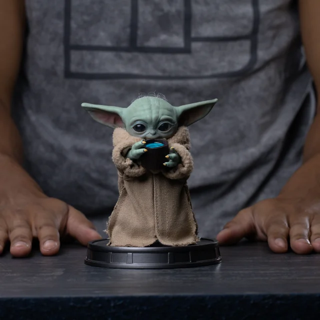 Iron Studios Star Wars Mandalorian and Grogu Movie Grogu Always Hungry Legacy Replica 1/4 Statue