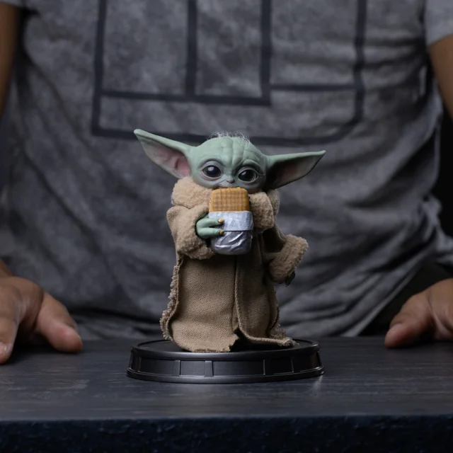 Iron Studios Star Wars Mandalorian and Grogu Movie Grogu Food Cart Snack Legacy Replica 1/4 Statue