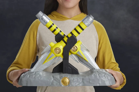 HASBRO POWER RANGERS YELLOW RANGER POWER DAGGERS