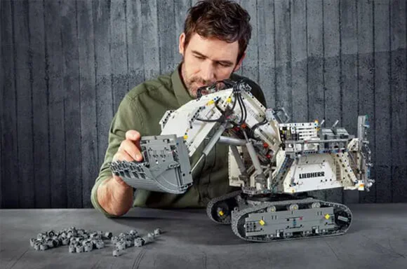 LEGO TECHNIC: LIEBHERR R 9800 EXCAVTOR
