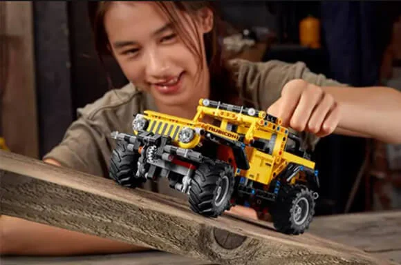 LEGO TECHNIC: JEEP WRANGLER